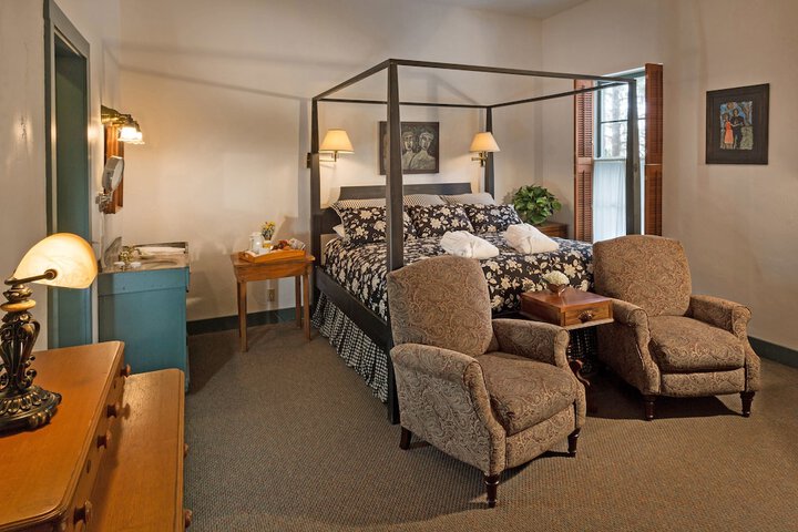 Room 44 of 69