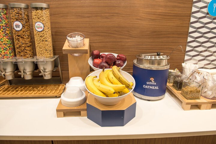 Holiday Inn Express & Suites Warsaw - E Center by IHG