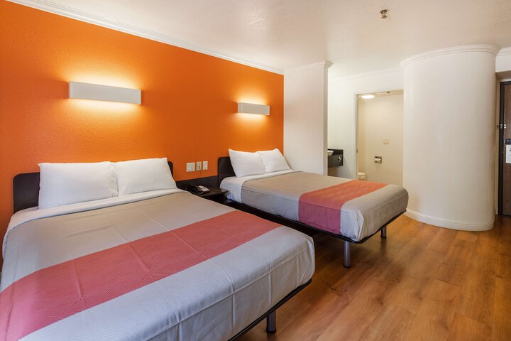Room 16 of 31