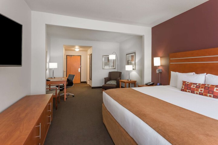 Room 4 of 18