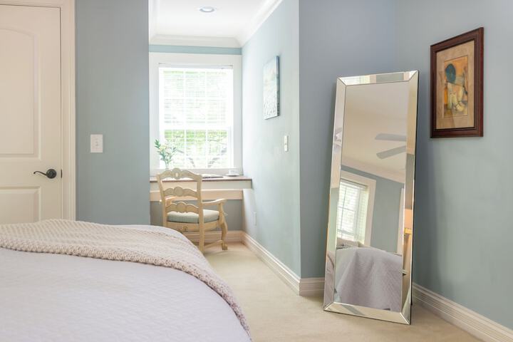 Room 9 of 32