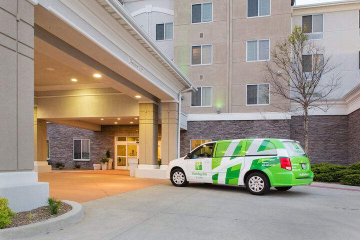 Holiday Inn Bloomington-Airport by IHG