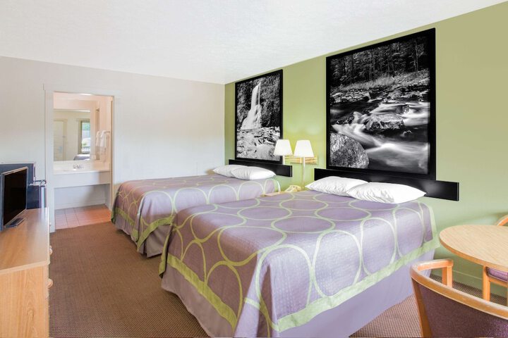 Room 25 of 48