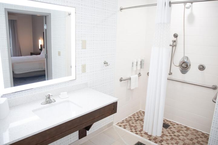 Hampton Inn & Suites Williamsport-Faxon Exit