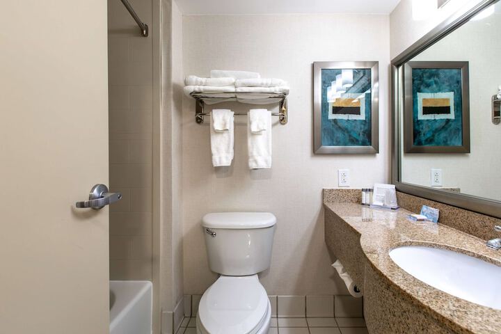 Wingate by Wyndham Charlotte Speedway / Concord