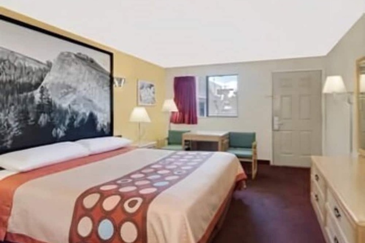 Room 16 of 30
