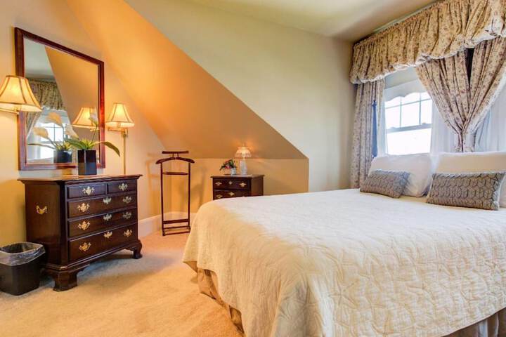 Room 44 of 191