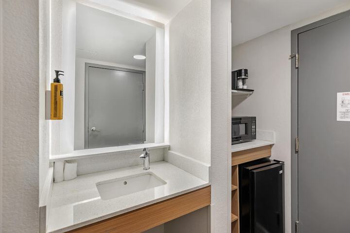 Best Western PLUS Executive Hotel
