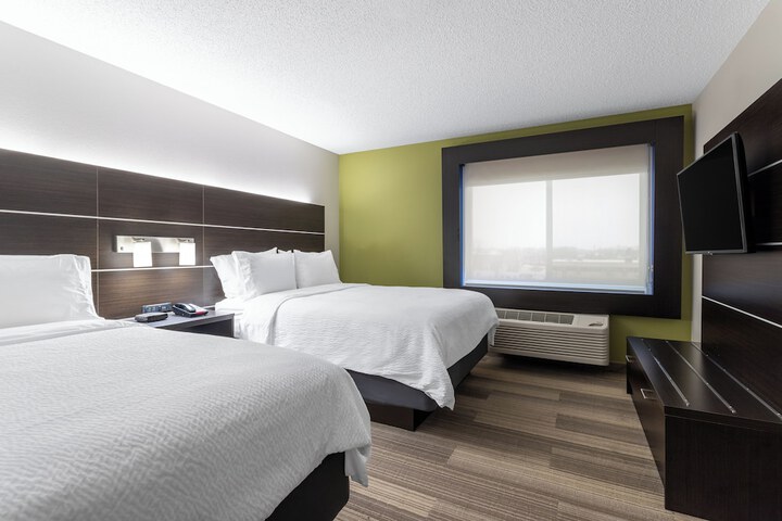 Holiday Inn Express & Suites Vadnais Heights by IHG