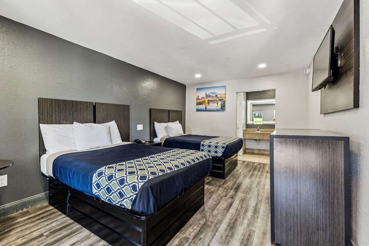 Room 27 of 37