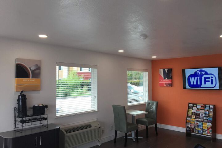 Lounge 45 of 45