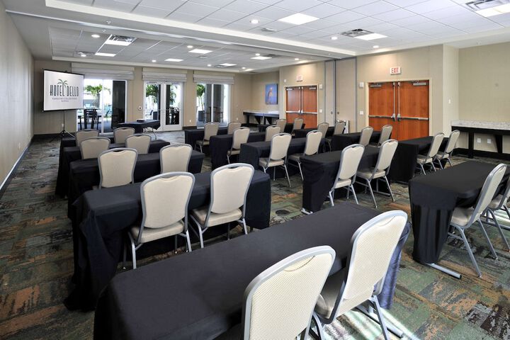 Hotel Dello Ft. Lauderdale Airport Tapestry Collection by Hilton