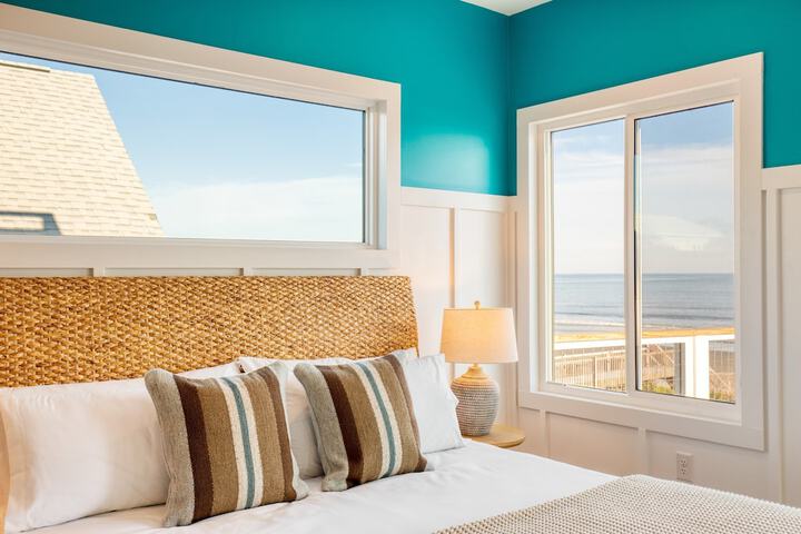 Oceans Eye by Avantstay Beach Front Home w / Roof Top Pool & Putting Green!