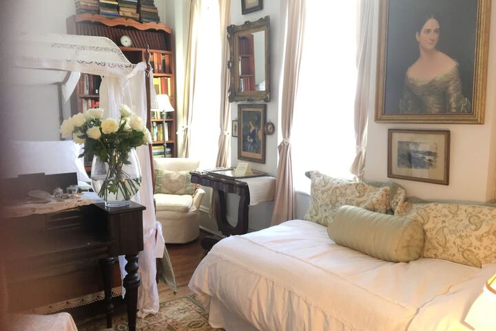Church Des Artistes Guest House