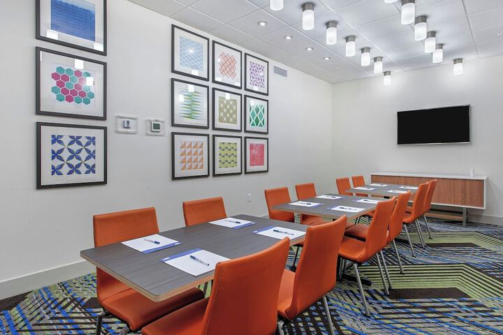 Holiday Inn Express & Suites La Grange by IHG