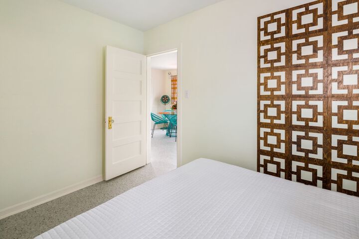 Room 83 of 142