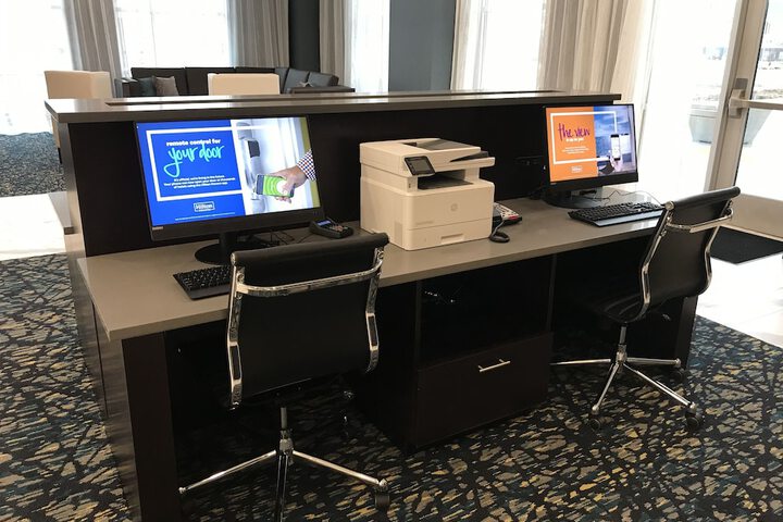 Business Center 84 of 86