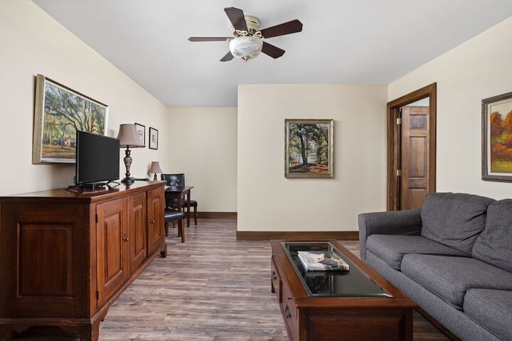 Artists Colony Inn