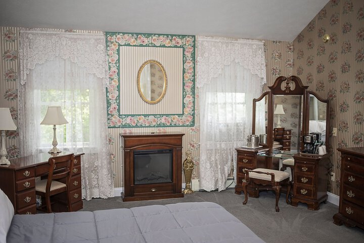 Long House Manor B & B