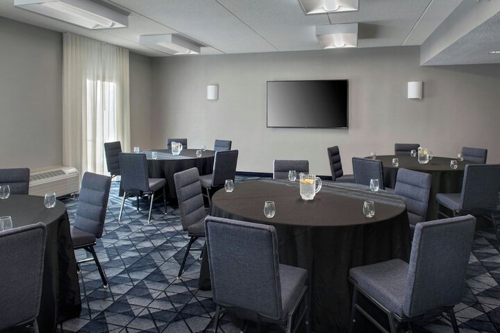 Courtyard by Marriott Silver Spring North / White Oak