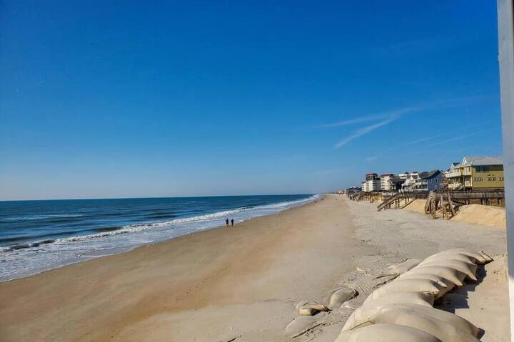 Sand & Sea: Beach Views For Miles!