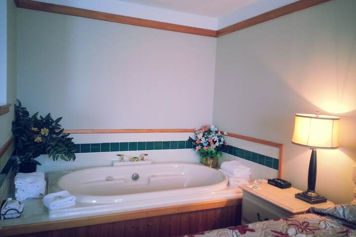 Hot Tub 42 of 54