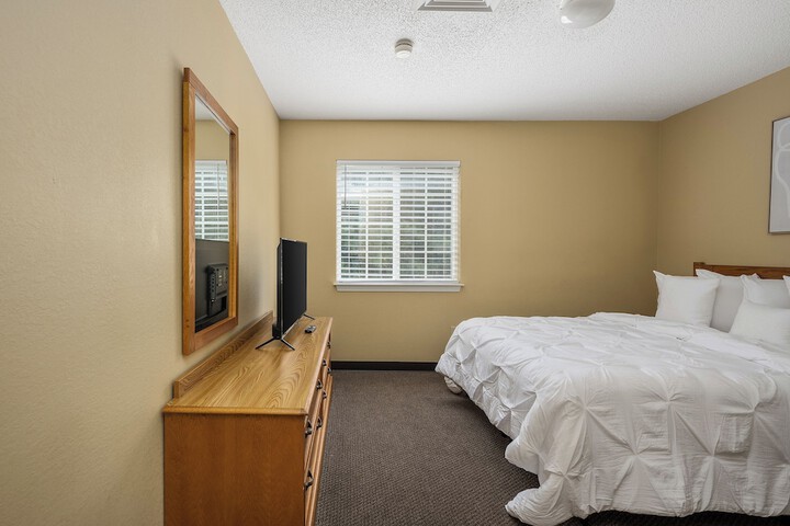 Room 8 of 18