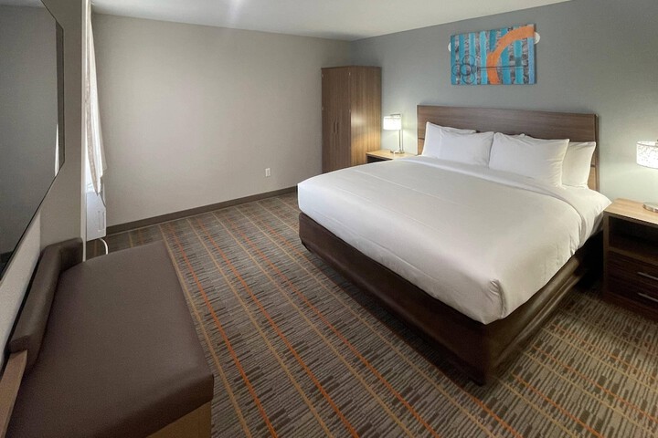 MainStay Suites Bronx - Belmont