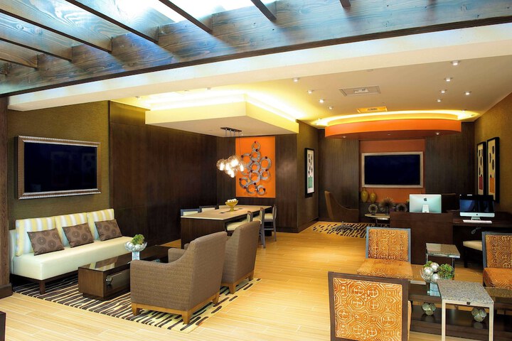 Hilton Orange County / Costa Mesa