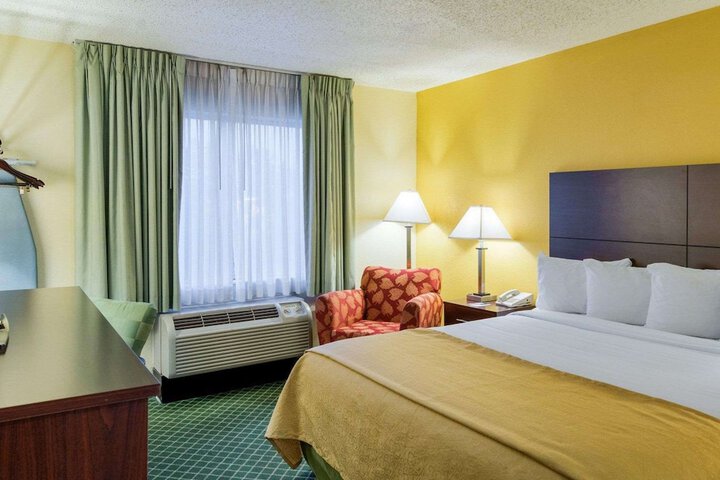 Room 10 of 18