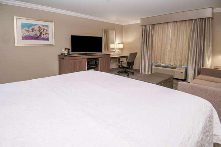 Room 32 of 82