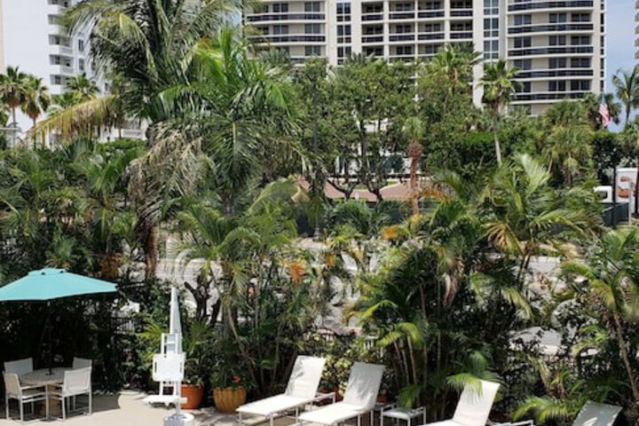 Ocean Mile Hotel