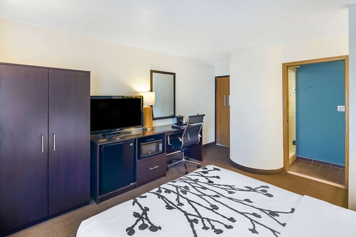 Room 13 of 29