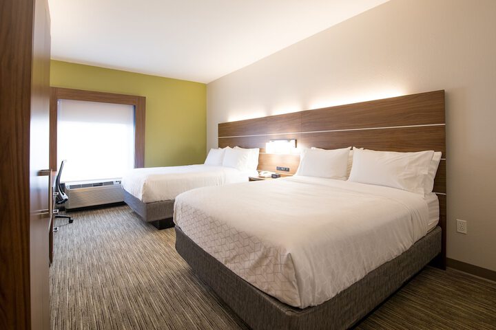 Room 32 of 47