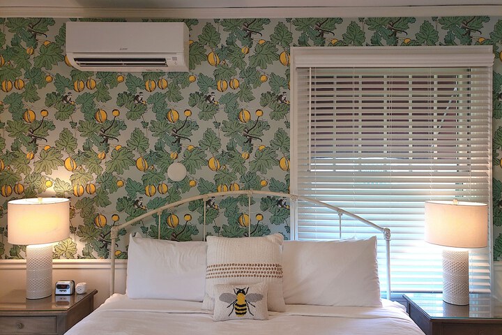 Room 33 of 57