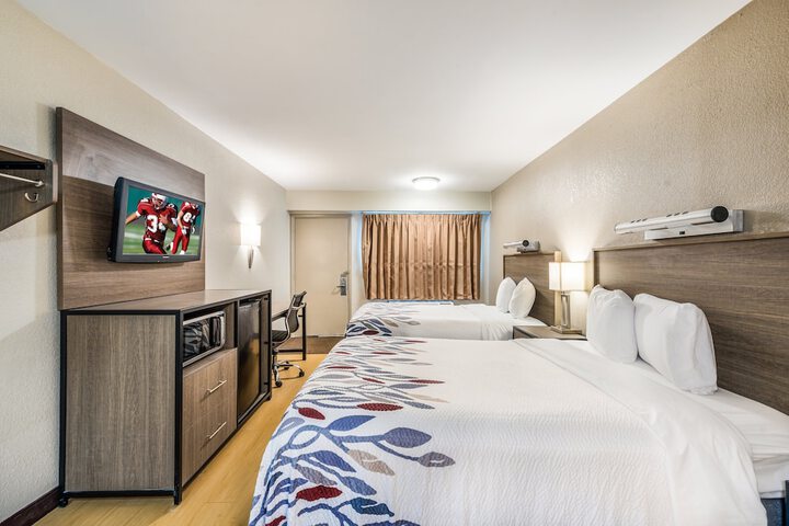 Room 10 of 28