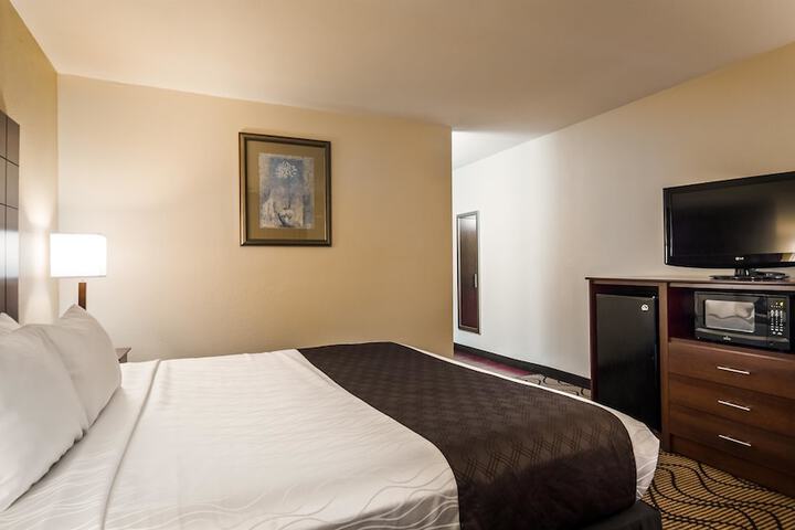 Room 6 of 18