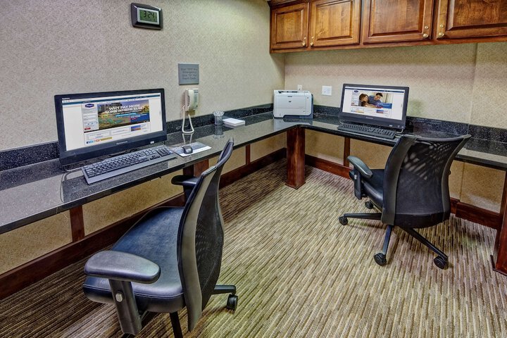 Business Center 36 of 36