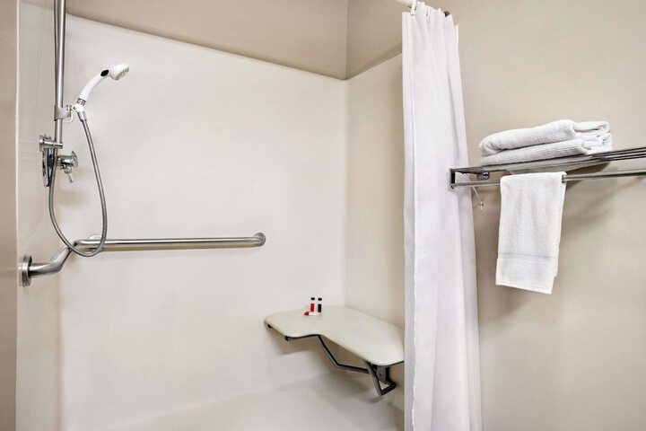 Room 7 of 17