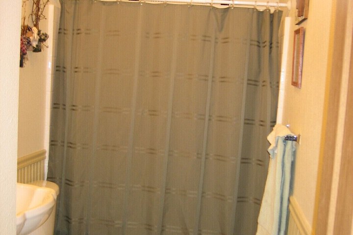 Room 11 of 38