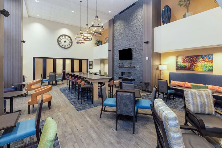 Hampton Inn & Suites Morgantown / University Town Centre