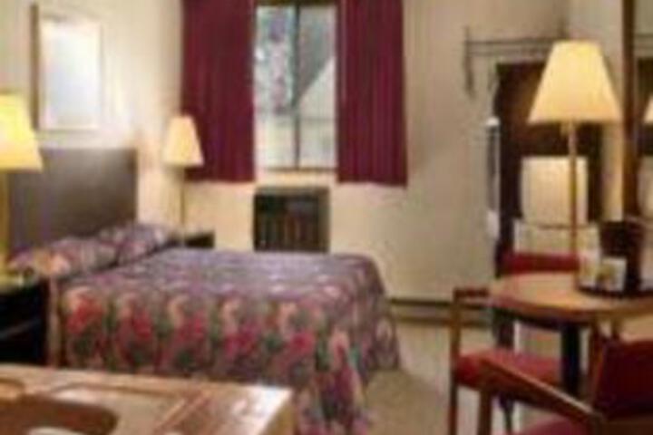 Super 8 by Wyndham Pipestone