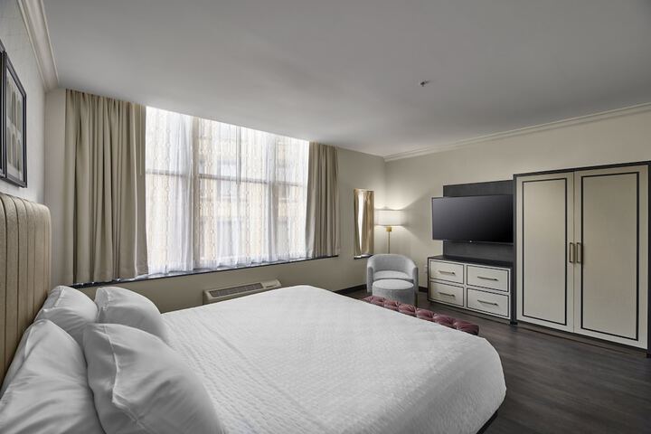 Room 27 of 43