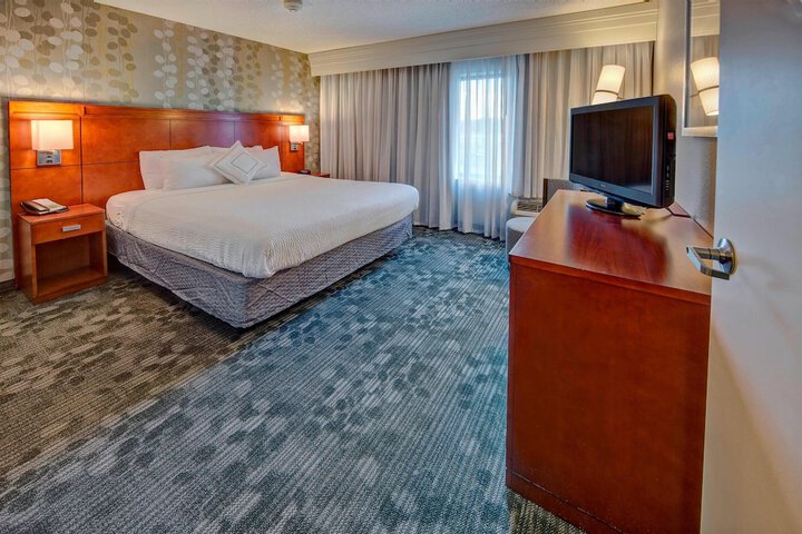 Room 17 of 33