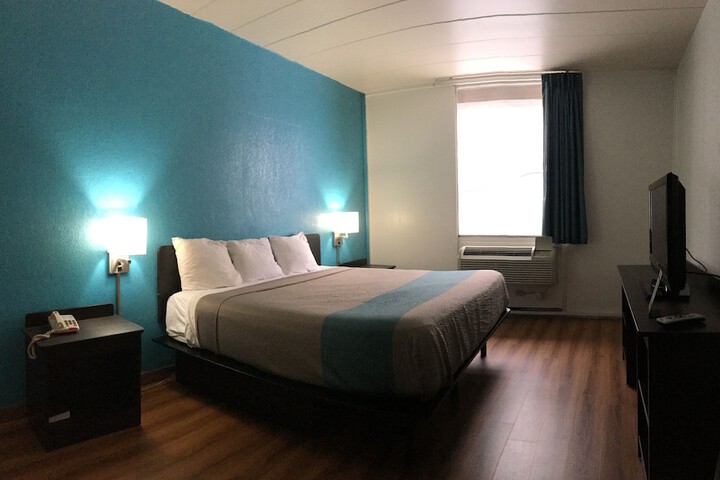 Room 12 of 22