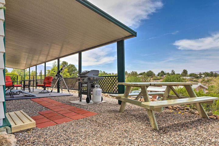 6 Mi to Old Town Panoramic Views: Cottonwood Gem!