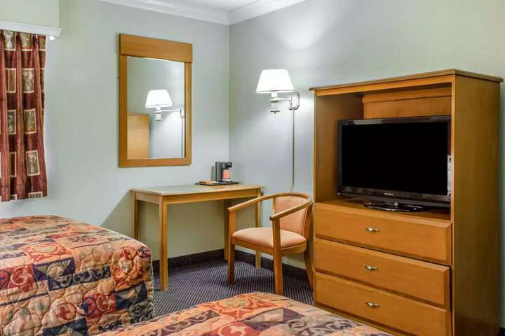 Room 14 of 32