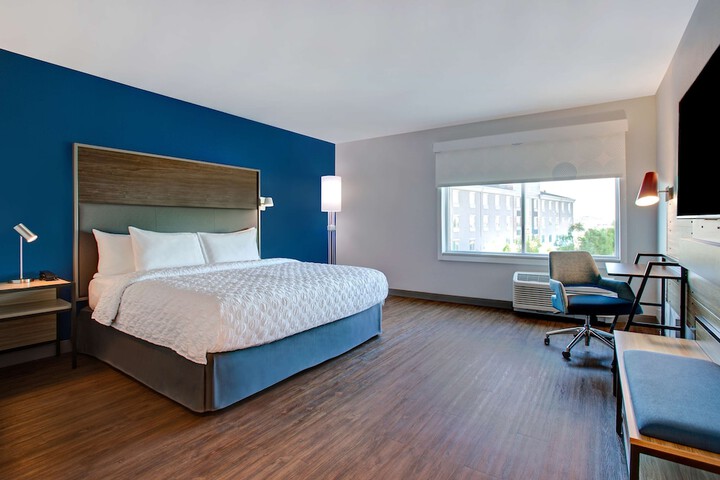 Room 15 of 33