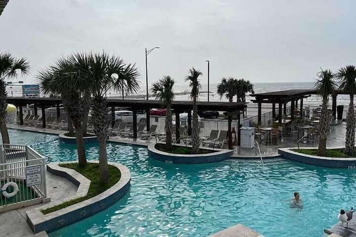 Gaidos Seaside Inn