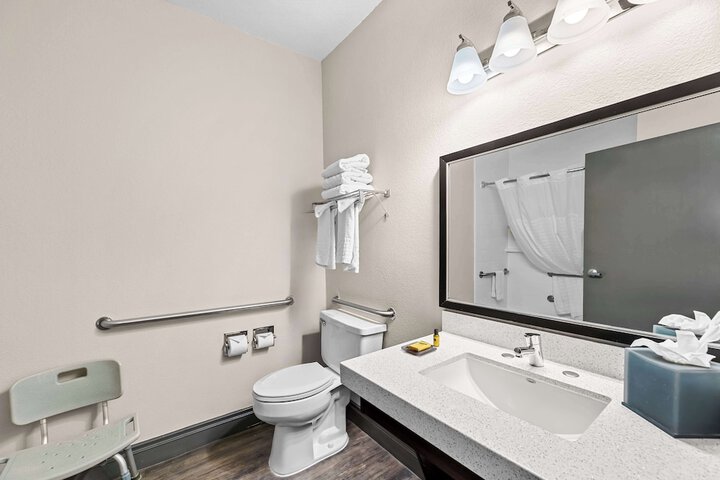 Room 25 of 40